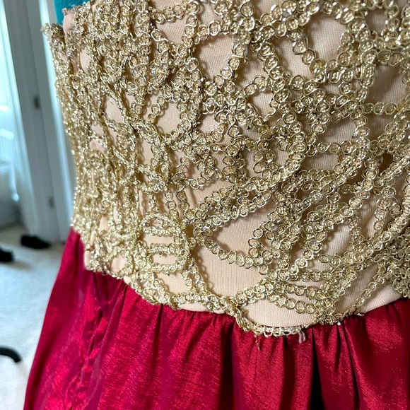 B. Smart High-Low Sleeveless Evening Gown - Picture 7 of 7